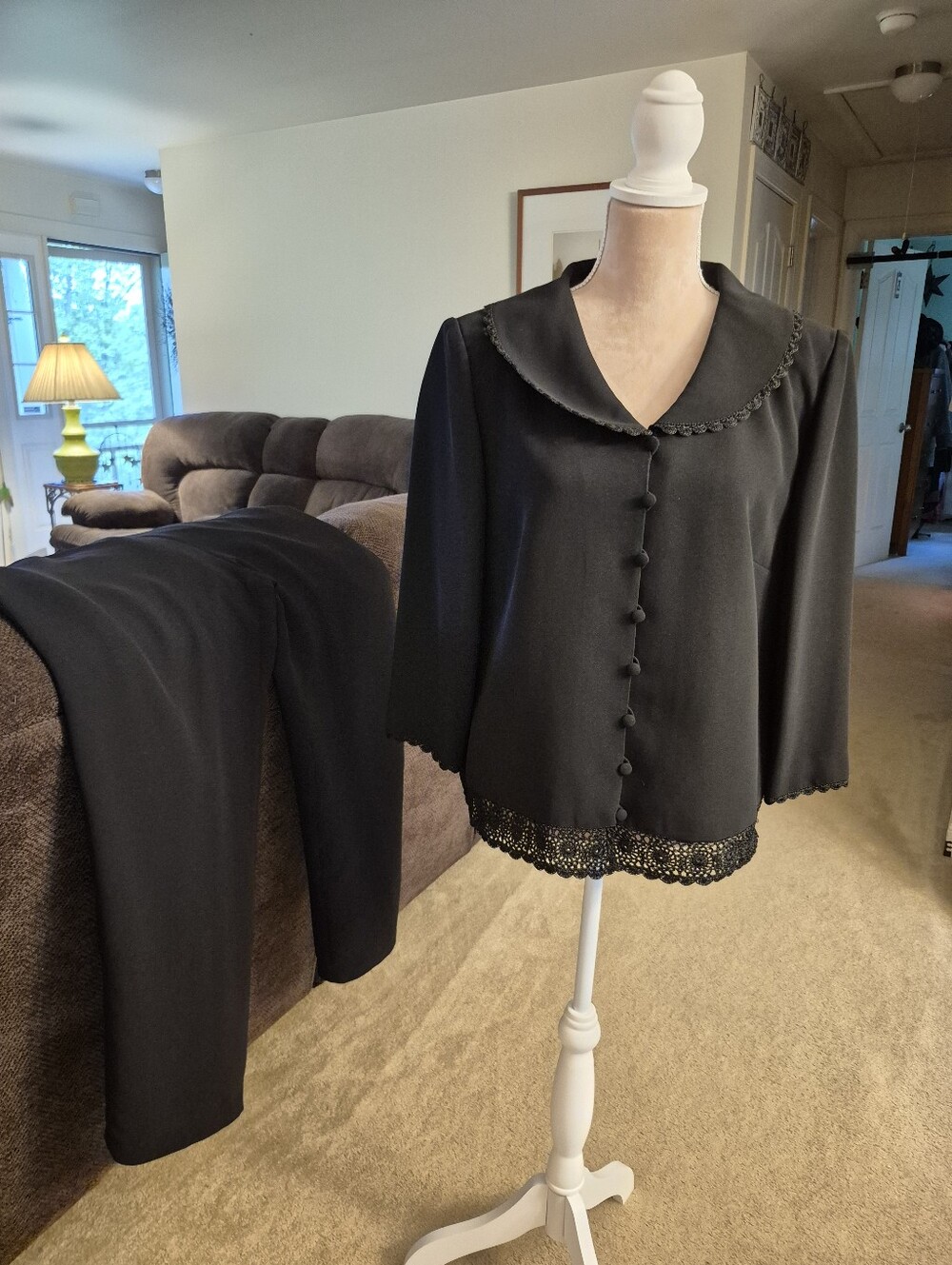 Donna Morgan Black Two-Piece Suit Set Scalloped Collar and Lace Trim Size 14